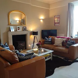luxury-apartment-cheltenham.cardiffhotelswales.com/