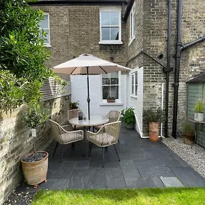 Holiday home Fantastic Victorian House, Excellent Location - Homehost